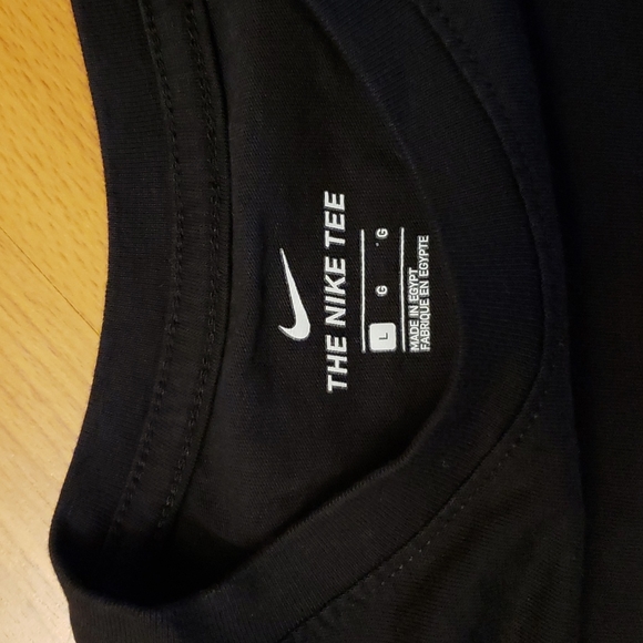 Nike T-shirt - Picture 2 of 3